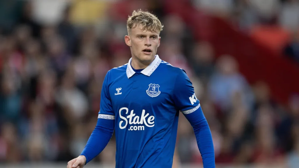 Matchester United Pursue Everton’s Jarrad Branwthwaite to Bolster Defence