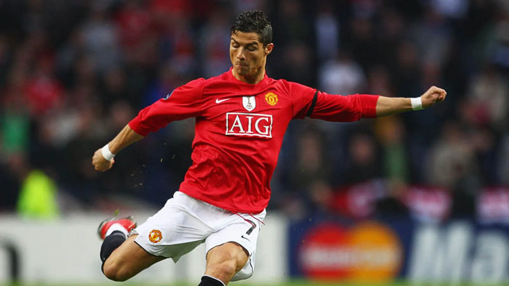 A Beautiful History of Cristiano Ronaldo: From Birth to Top Professional Footballer
