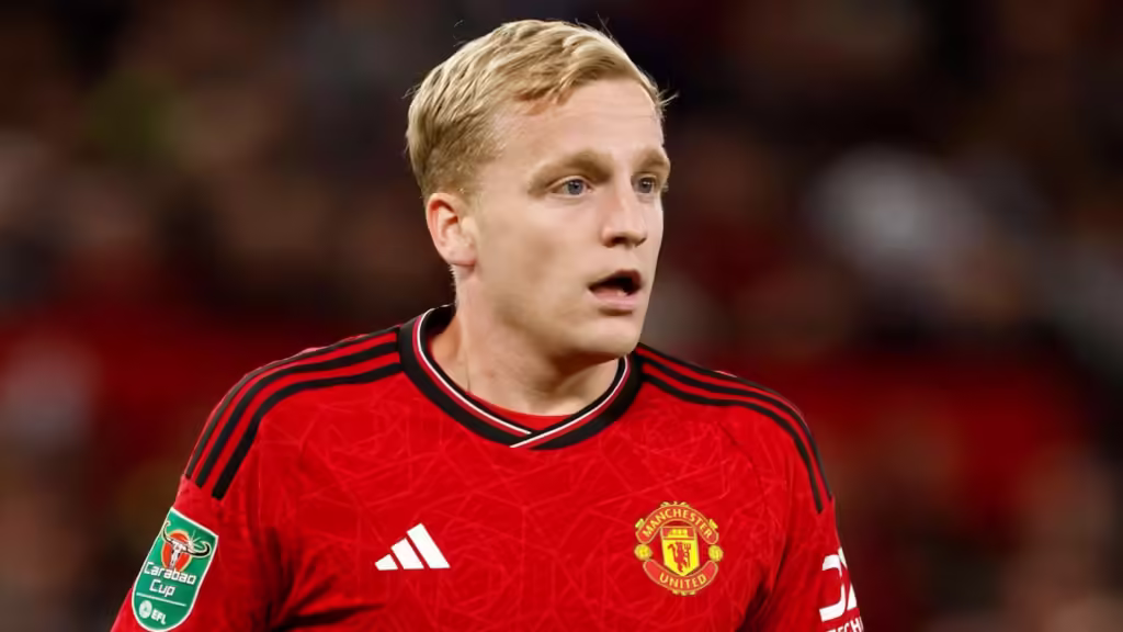 Girona secure permanent signing of Donny van de Beek from Man United