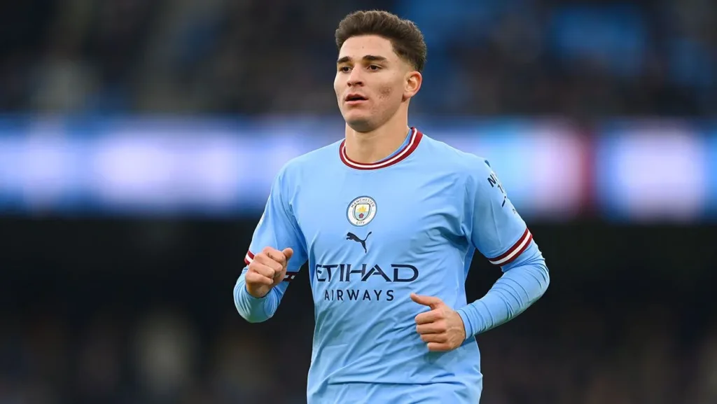 Atlético Madrid Send New Improved Bid to Sign Julián Álvarez Worth €75m Amid Direct Talks